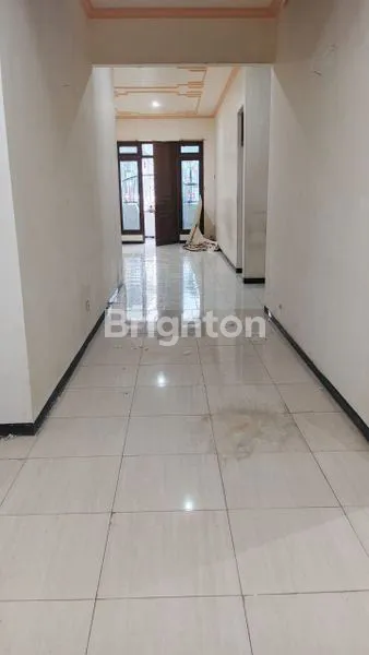 image RUMAH 2 LANTAI SIAP HUNI KAWASAN LEBAK INDAH  (5)