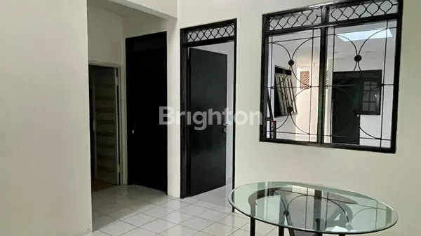 image DIJUAL RUMAH NYAMAN & ASRI DI CLUSTER VENESIA, SENTUL CITY – DEKAT TAMAN BUDAYA & LOKASI WISATA! (4)