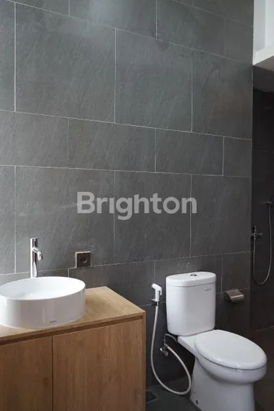 image RUMAH MEWAH 3 LANTAI PREMIUM DI THAMRIN, 220M² SHM SIAP HUNI (4)