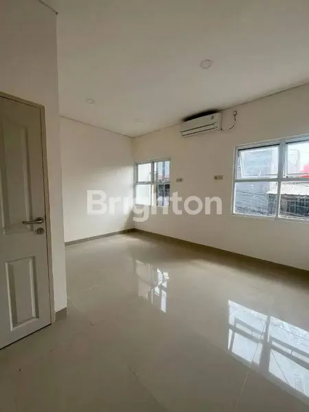 image DIJUAL CEPAT RUMAH MINIMALIS 3 LANTAI – CENGKARENG, JAKARTA BARAT – SHM, LOKASI STRATEGIS & BEBAS BANJIR (3)