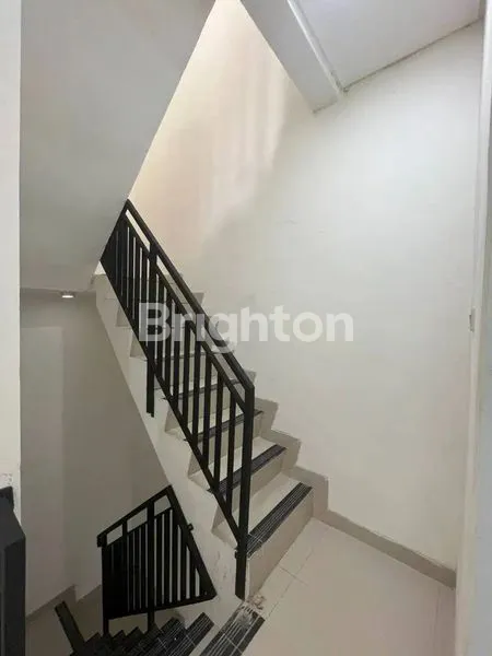 image DIJUAL CEPAT RUMAH MINIMALIS 3 LANTAI – CENGKARENG, JAKARTA BARAT – SHM, LOKASI STRATEGIS & BEBAS BANJIR (6)