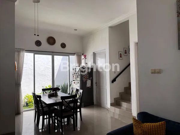 image RUMAH MEWAH LUAS 180M DAN BANGUNAN 140M LOKASI STRATEGIS DEKAT AKSES TOL PULO GEBANG JAKARTA TIMUR (2)