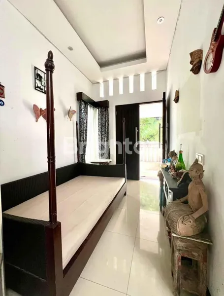 image RUMAH POSISI STRATEGIS DEKAT KEMANG VILLAGE JAKARTA SELATAN (2)
