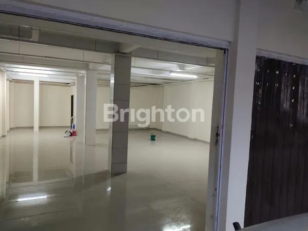 RUMAH USAHA 2 LANTAI DI RAYA MANYAR