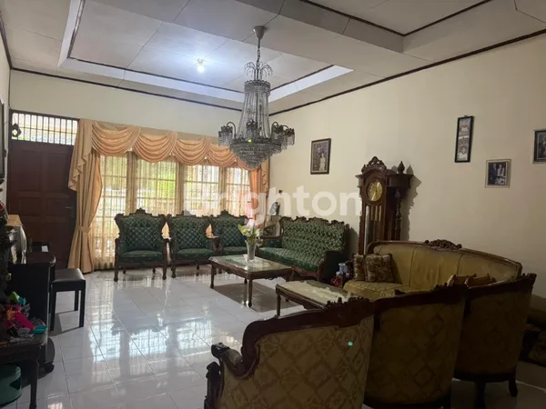image RUMAH BESAR DEKAT RS EMC PULOMAS STRATEGIS EKONOMIS JUAL SEGERA (5)