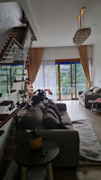 image RUMAH MEWAH 3.5 LANTAI FULL FURNISHED DI PATIO VERDE 2 CIGADUNG (1)