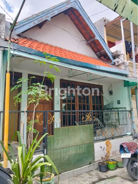 RUMAH DI JALAN UNDAAN PENELEH SURABAYA PUSAT
