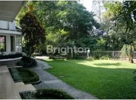 image RUMAH DENGAN TANAH LUAS SANGAT BAGUS UNTUK BUTIK  HOTEL GUEST HOUSE ATAU RUMAH SENI DI DAGO BANDUNG JAWA BARAT (2)