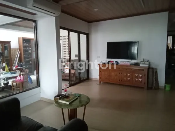 image RUMAH MEWAH 2 LANTAI DI JAGAKARSA - 5 KT, 320M² SEMI-FURNISHED (4)