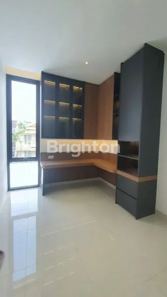 image RUMAH MEWAH TAMAN VILLA MERUYA JAKARTA BARAT (4)