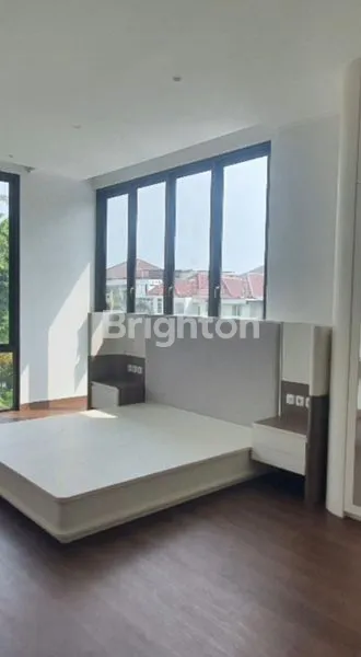 image RUMAH MEWAH TAMAN VILLA MERUYA JAKARTA BARAT (3)