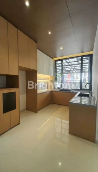 image RUMAH MEWAH TAMAN VILLA MERUYA JAKARTA BARAT (6)