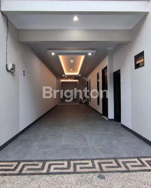 image RUMAH BARU / BANGUNAN BARU (2024) :  AMERICAN CLASSIC AT PEJATEN BARAT - PASAR MINGGU JAKARTA SELATAN  LOKASI STRATEGIS   -5 MENIT KE TOL TB SIMATUPANG -LOKASI AMAN DAN BEBAS BANJIR -AKSES JALAN 2 MOBIL -UNIT READY TERBATAS HANYA 2 RUMAH   1.KAV. A • RUMA (2)