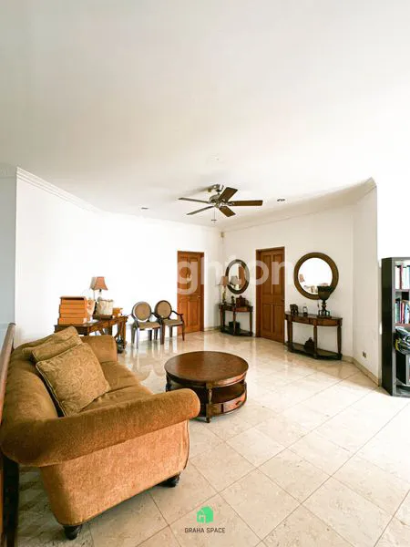 image RUMAH MEWAH FULL FURNISHED DENGAN KOLAM RENANG – RAWAMANGUN (4)