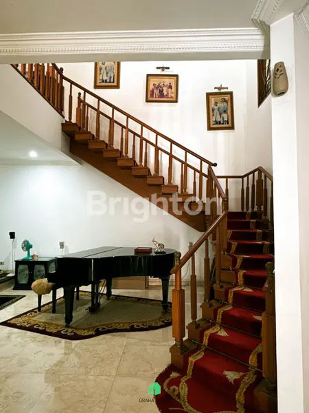 image RUMAH MEWAH FULL FURNISHED DENGAN KOLAM RENANG – RAWAMANGUN (8)