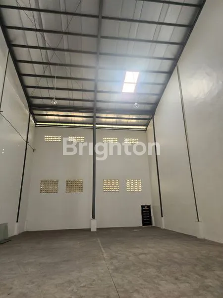 image GUDANG KANTOR DI DAANMOGOT, LOKASI DIJALAN BESAR (2)