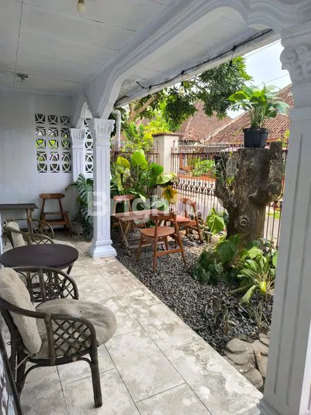 image RUMAH STRATEGIS + POTENSI USAHA BESAR – COCOK U/ KAFE, RESTO, ATAU KULINER (1)