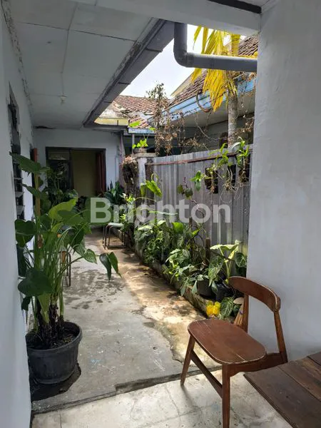 image RUMAH STRATEGIS + POTENSI USAHA BESAR – COCOK U/ KAFE, RESTO, ATAU KULINER (2)