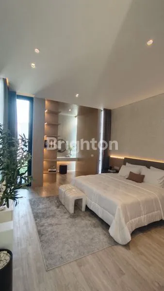 image RUMAH MEWAH 2 LANTAI DEKAT UNAIR, FULL FURNISH, ROW 3 MOBIL (8)