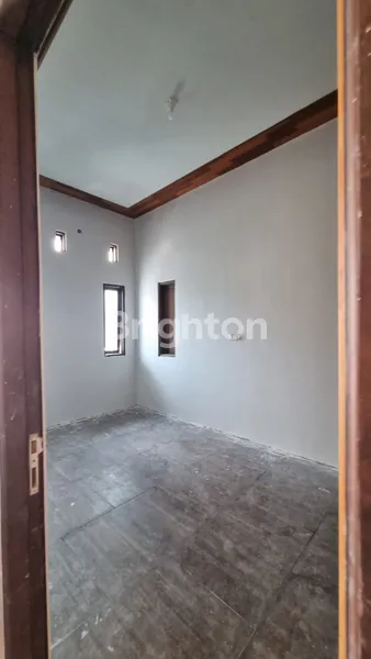 image RUMAH 2 LANTAI SIAP HUNI DI GRIYA SURABAYA ASRI - SHM (5)