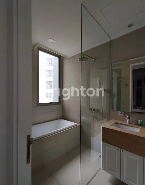 image TAMAN ANGGREK RESIDENCE 3BR FURNISHED MEWAH + PRIVATE LIFT (8)