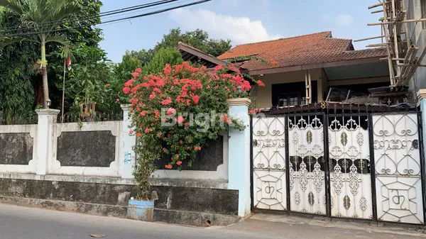 RUMAH BESAR LOKASI STRATEGIS