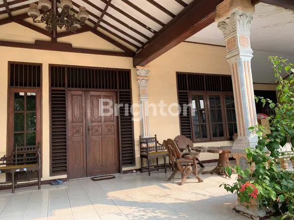 image RUMAH BESAR LOKASI STRATEGIS (3)