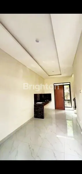 image RUMAH BARU GRESS 2 LANTAI LOKASI STRATEGIS SIAP HUNI (2)