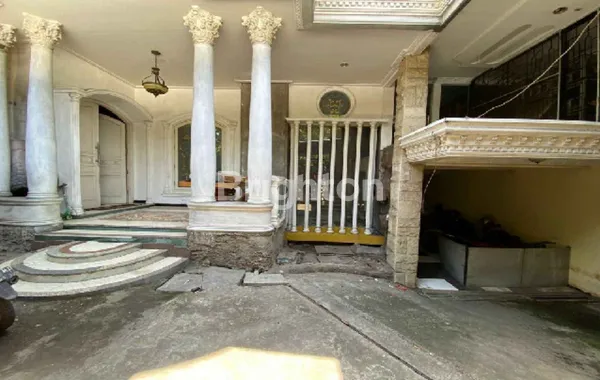 image RUMAH SECOND RAYA MULYOREJO, JALANAN RAMAI, STRATEGIS DEKAT UNAIR KAMPUS C, COCOK UNTUK USAHA (2)