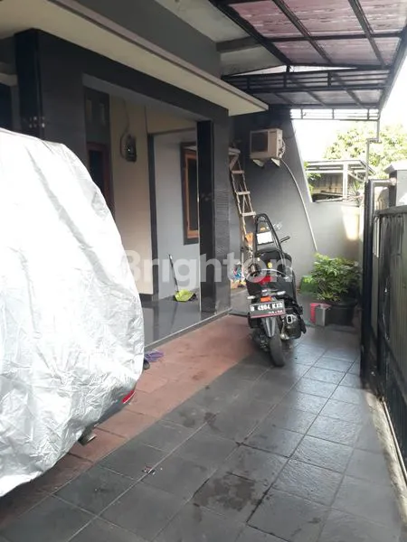 image RUMAH CANTIK 2 LANTAI SIAP HUNI DI DAERAH PONDOK BAMBU JAKARTA TIMUR (3)