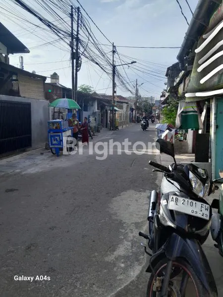 image RUMAH SIAP HUNI ADA KIOS NYA DI DAERAH JAKARTA (2)