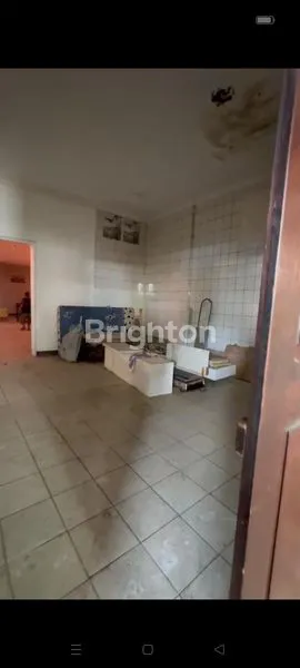 image RUMAH LAMA DAN LUAS HITUNG TANAH SAJA DAERAH JELAMBAR FAJAR JAKARTA BARAT  (5)