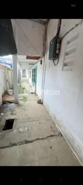 image RUMAH LAMA DAN LUAS HITUNG TANAH SAJA DAERAH JELAMBAR FAJAR JAKARTA BARAT  (6)