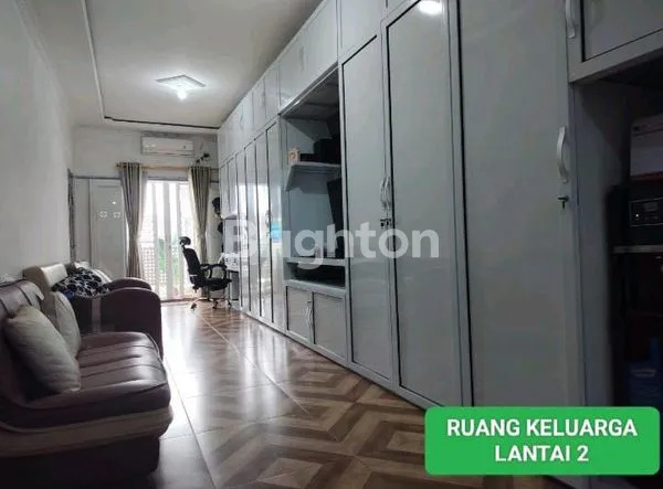 image RUMAH 3 LANTAI LOKASI SRTATEGIS  (3)