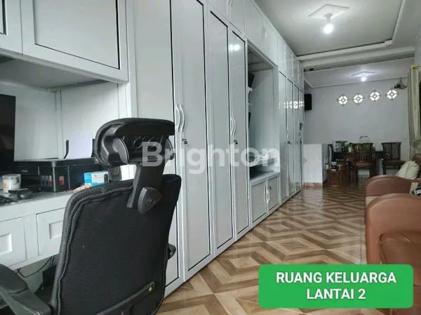 image RUMAH 3 LANTAI LOKASI SRTATEGIS  (4)