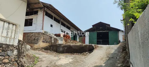 image GUDANG PINGGIR JALAN RAYA. BEBAS BANJIR. STRATEGIS. JL. PROF HAMKA. NGALIYAN (4)