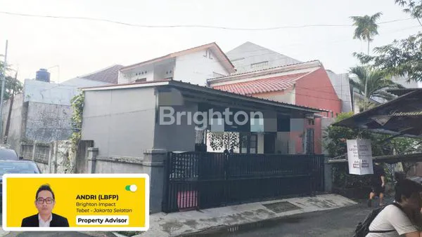 DI JUAL RUMAH DI CAWANG STRATEGIS ROW DEPAN 2 MOBIL