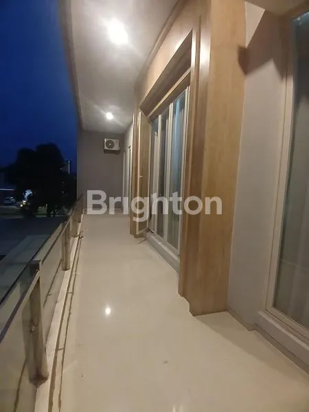 image RUMAH MEWAH 2 LANTAI PREMIUM PAKUWON INDAH, SIAP HUNI, 5 KAMAR (7)