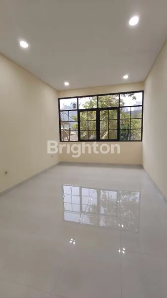 image RUMAH CANTIK BARU 3 LANTAI DI TANJUNG DUREN DEKAT CENTRAL PARK MALL (4)