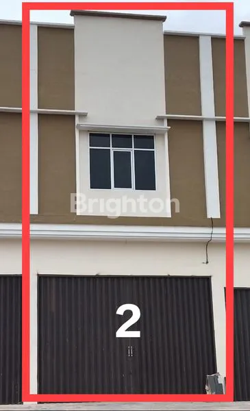 ANJUNGAN, PINGGIR JALAN PERSIS, LUAS 210 M², 2 LANTAI, LAHAN PARKIR SANGAT LUAS, SIAP UNTUNG.