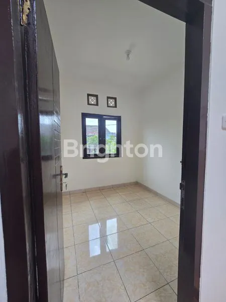 image RUMAH MINIMALIS MODERN DI KOMPLEK DHAYA PESONA JOMBANG (4)