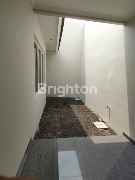 image RUMAH MEWAH 2 LANTAI DI MANYAR TIRTOASRI DEKAT GALAXY MALL (8)