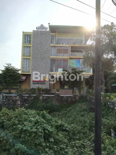 image JUAL GEDUNG PENAMART STRATEGIS DI JALAN SOEKARNOHATTA LAHAN PARKIR & GUDANG YANG LUAS (1)