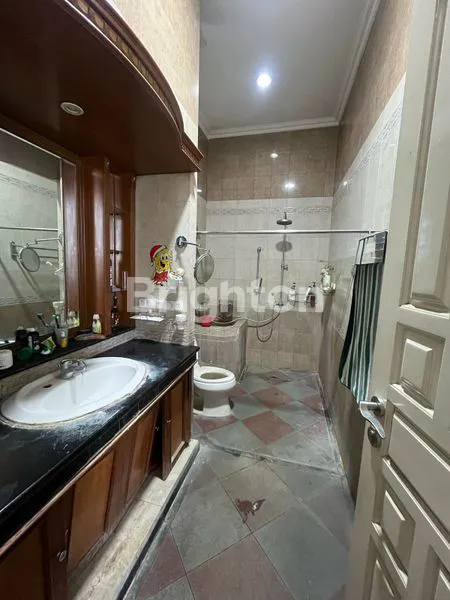 image RUMAH MEWAH DAN MEGAH 2 LANTAI FURNISED MENEMPEL DI SERTAKAN DI BUKIT SARI SEMARANG (2)