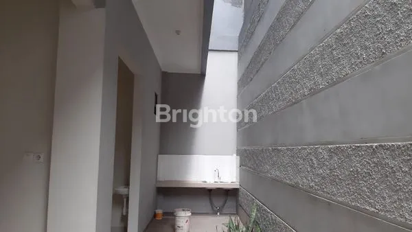 image DIJUAL RUMAH DI GADING SERPONG LOKASI STRATEGIS BISA UNTUK USAHA KAFE (3)