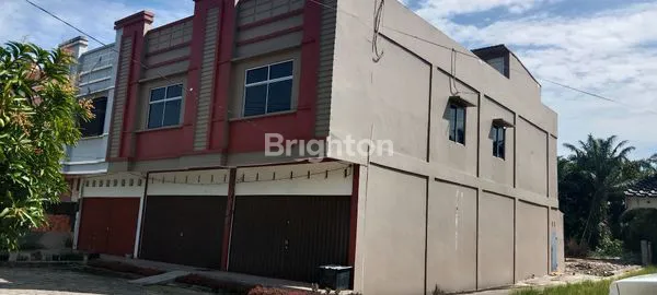 image RUKO STRATEGIS 2 PINTU 2 LANTAI PLUS LAHAN LUAS 700M2 DI JL. SRIKANDI TAMPAN (1)