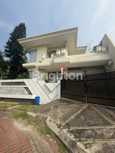 image MURAH RUMAH MEWAH 2 LANTAI HOOK ALAMI DI CAMAR PIK (1)