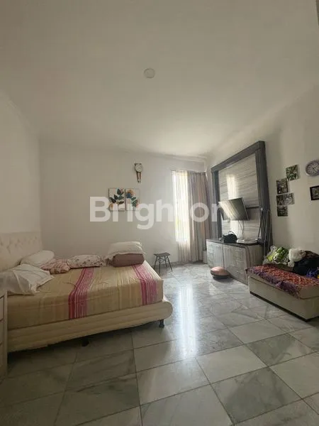 image MURAH RUMAH MEWAH 2 LANTAI HOOK ALAMI DI CAMAR PIK (8)