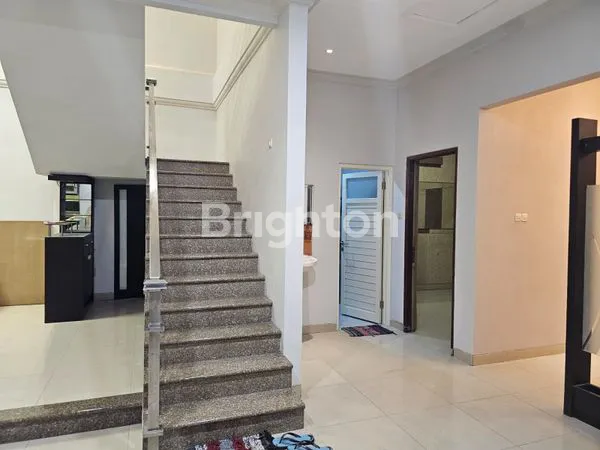 image RUMAH MEWAH 2 LANTAI SEMI FURNISH KAWASAN PANTAI MENTARI (4)