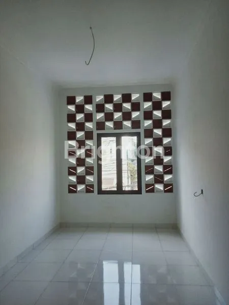 image DISEWAKAN RUMAH TINGGAL DI JALAN CENG HAY RAWABUNGA JATINEGARA JAKARTA TIMUR. (5)